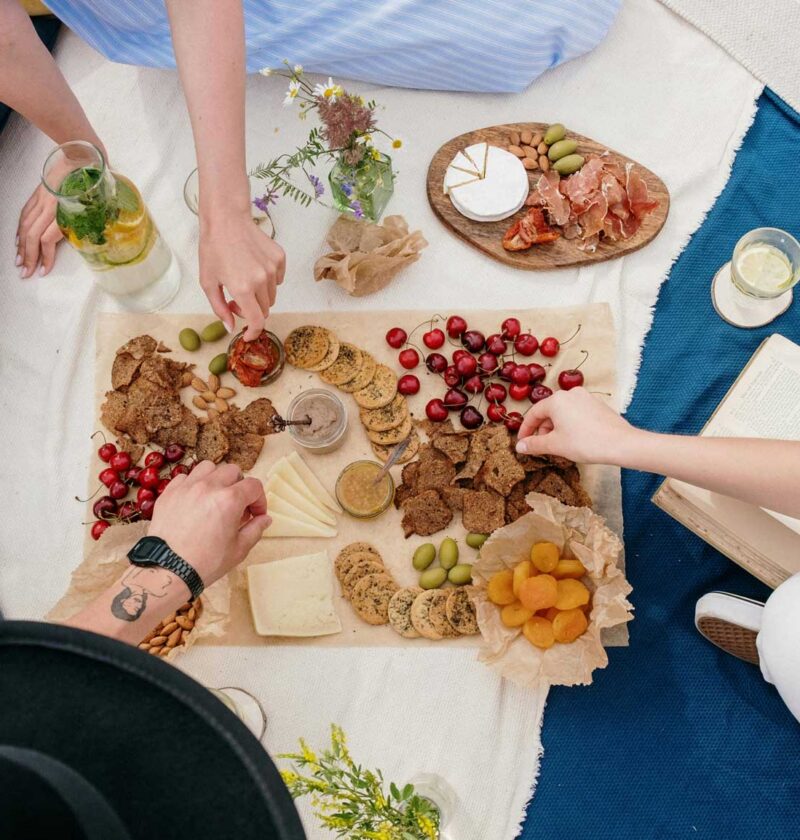 Comment composer un plateau apéritif parfait selon vos envies et votre budget ?